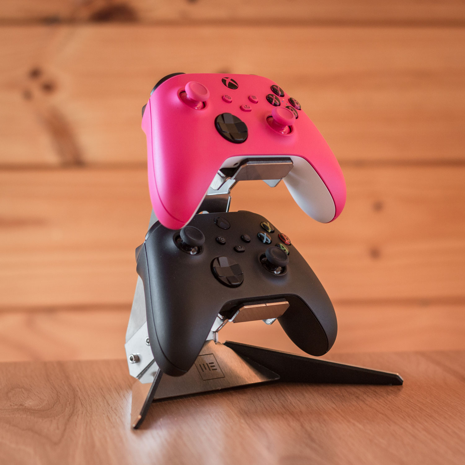 Made Evident is a small business idea designed to give customers a hands-on experience with the making process. The product line features sleek, minimalistic metal stands for headphones and gaming controllers, shipped flat-packed. The unique twist? Customers fold the metal by hand, following a simple step-by-step assembly process. The goal was to create a product that felt both interactive and rewarding, making it a perfect gift for the “hard-to-buy-for” gamers and digital professionals in our lives.